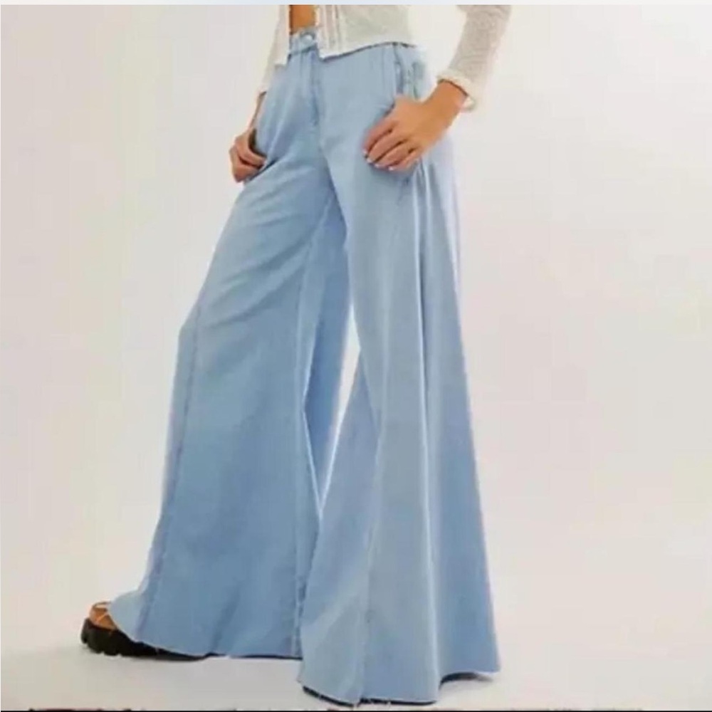 Free People Chase the Sun Extreme Wide Leg Jeans Light Blue Size 26 BNWT